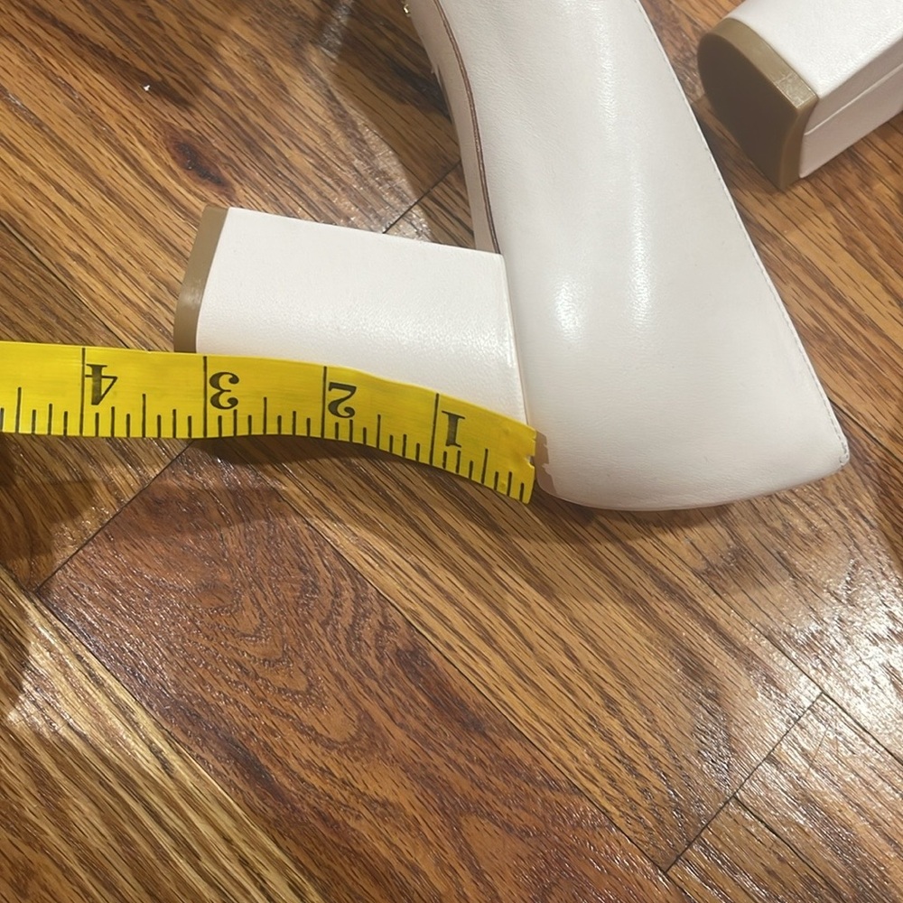 Stuart Weitzman - Picture 5 of 6